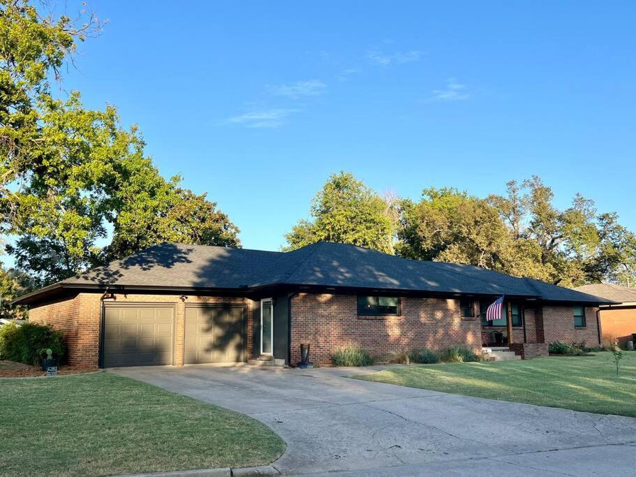 Mid-West Mod - 5Br - Central Norman - Near Ou! ภายนอก รูปภาพ